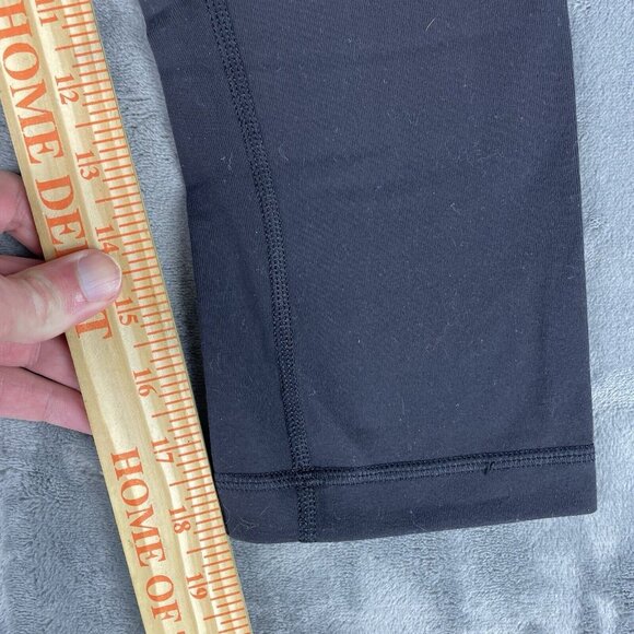 Lululemon Leggings Women’s Size 6 Capri Length Measures 26x19 Black - Picture 6 of 9
